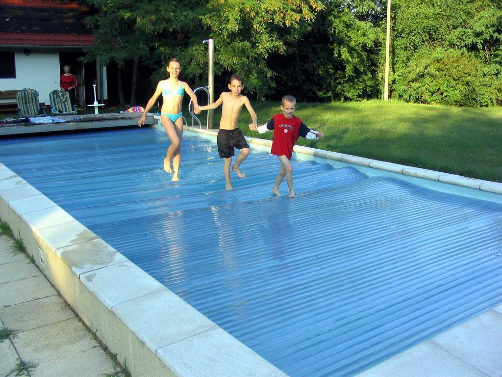 Kindersichere Poolabdeckung