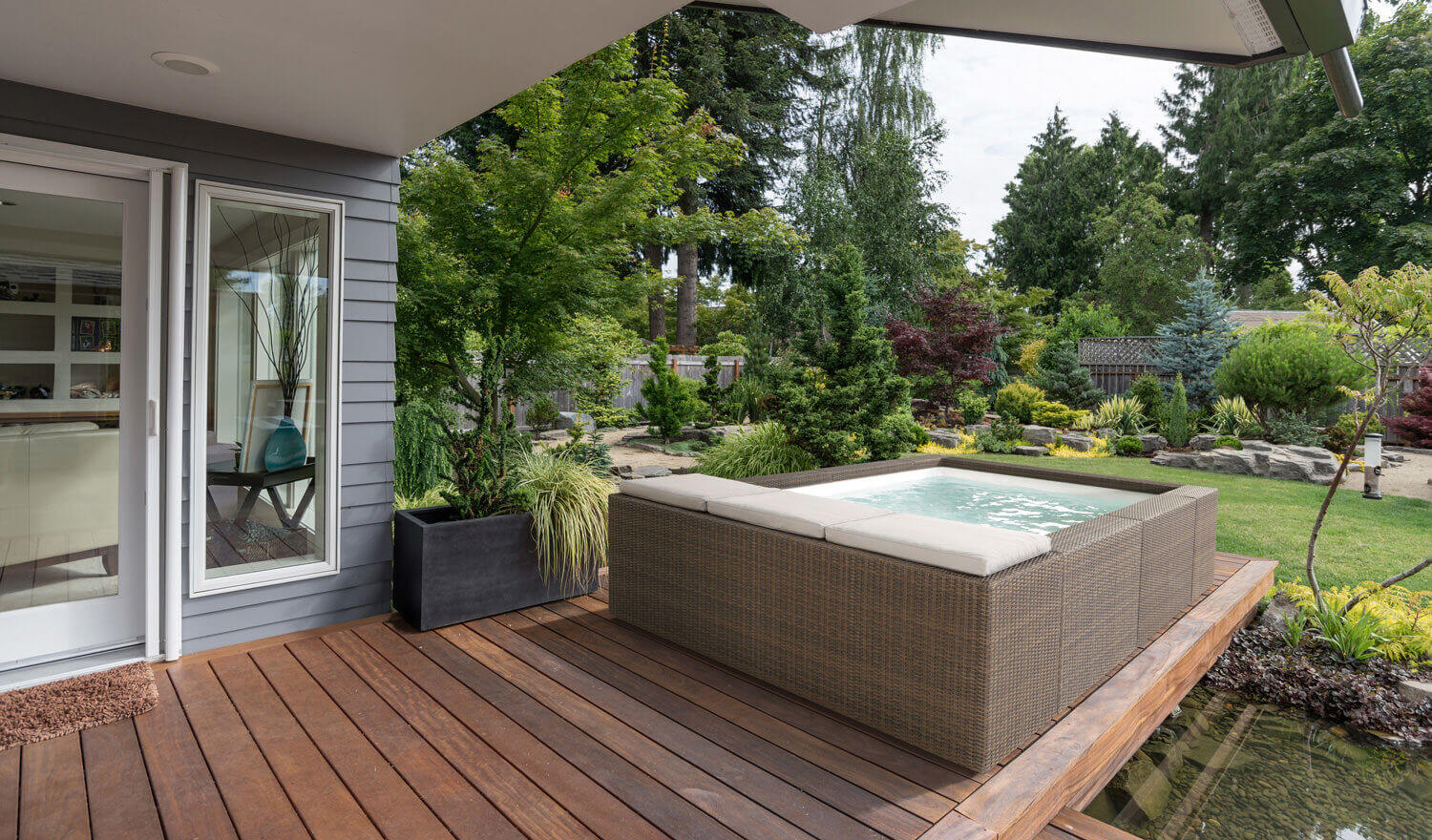 PLAYA Lounge-Pool in Kaffeebraun